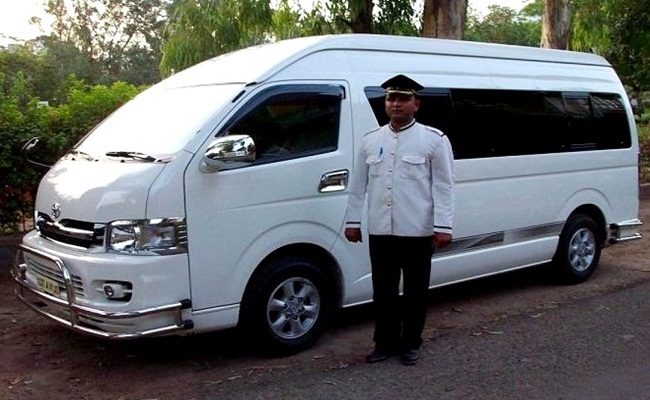 10 Seater Toyota Commuter